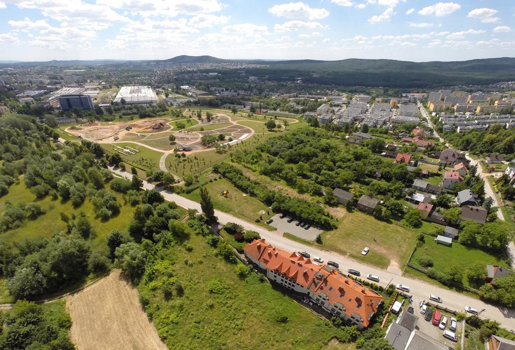 Hotel Karczowka Kielce Buitenkant foto