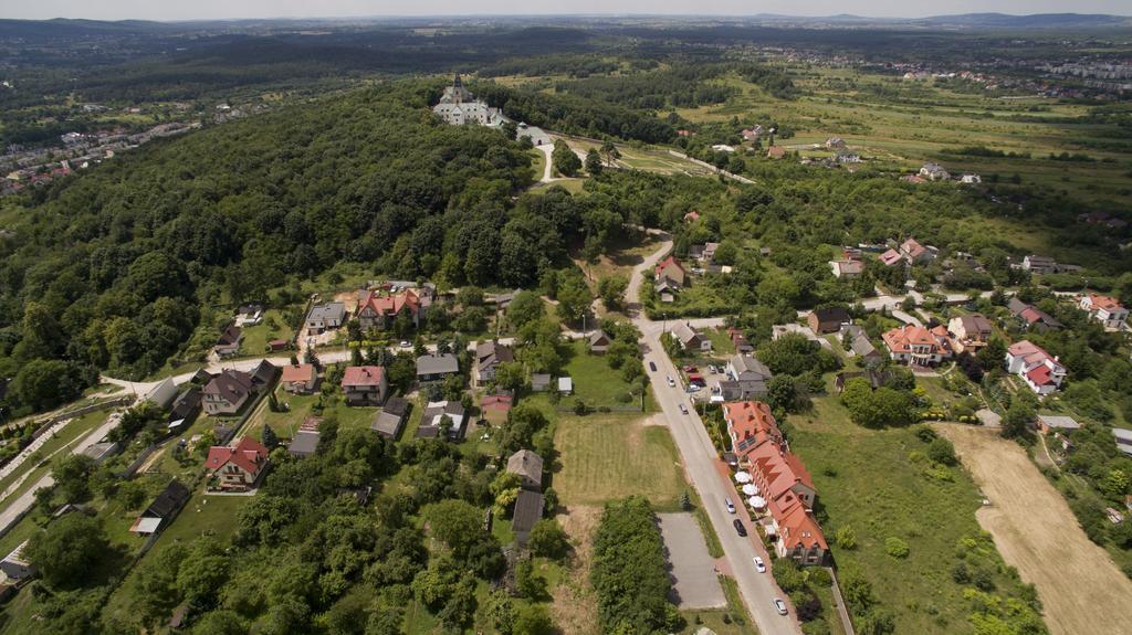 Hotel Karczowka Kielce Buitenkant foto