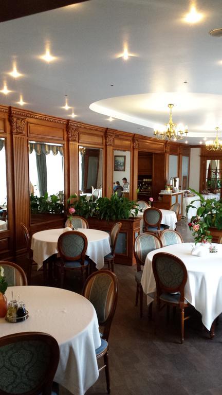 Hotel Karczowka Kielce Buitenkant foto