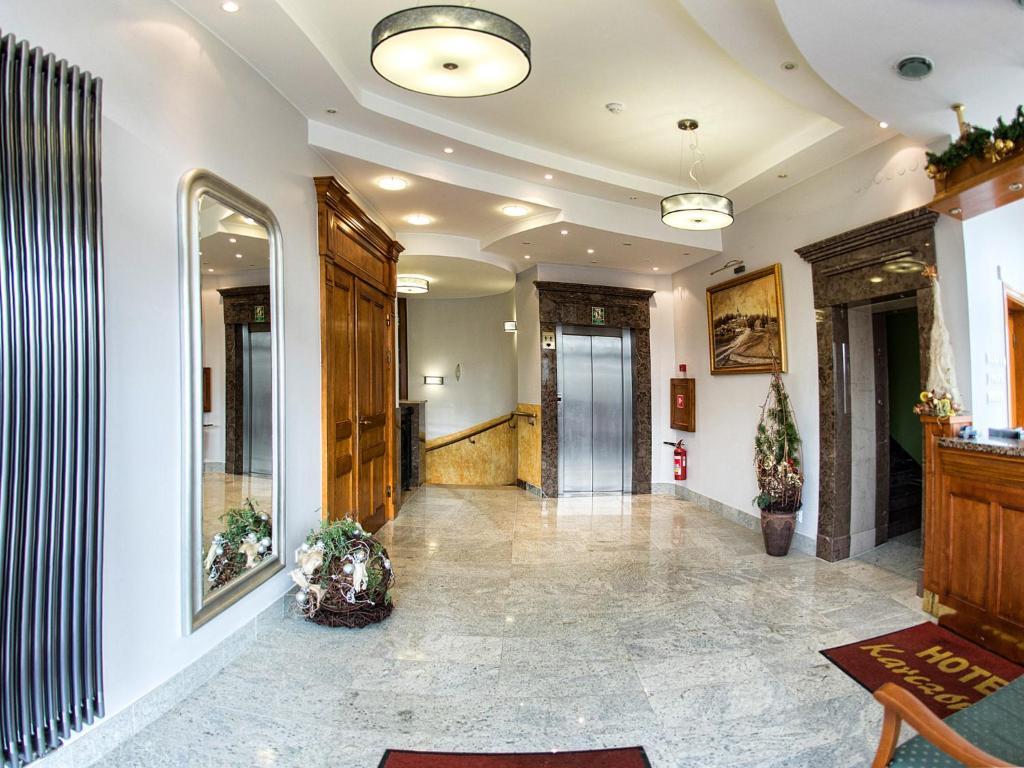 Hotel Karczowka Kielce Buitenkant foto
