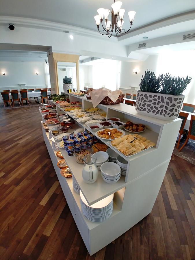 Hotel Karczowka Kielce Buitenkant foto