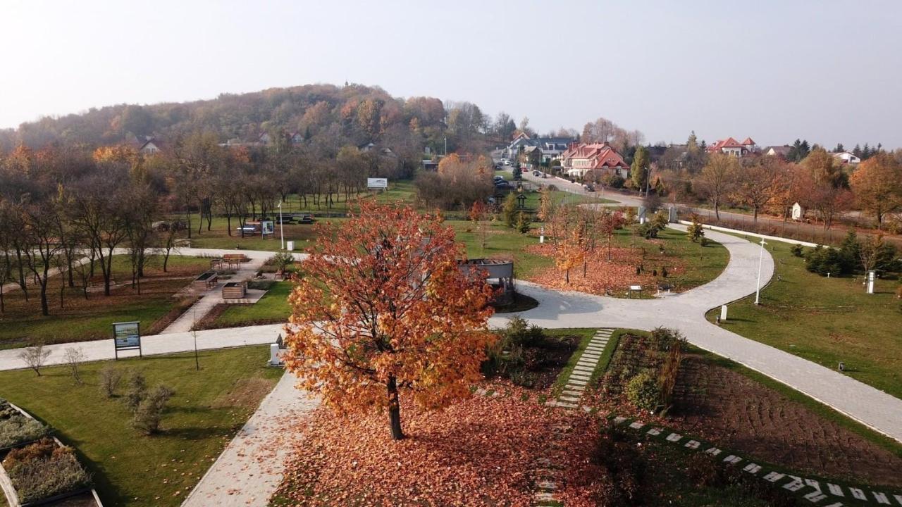 Hotel Karczowka Kielce Buitenkant foto