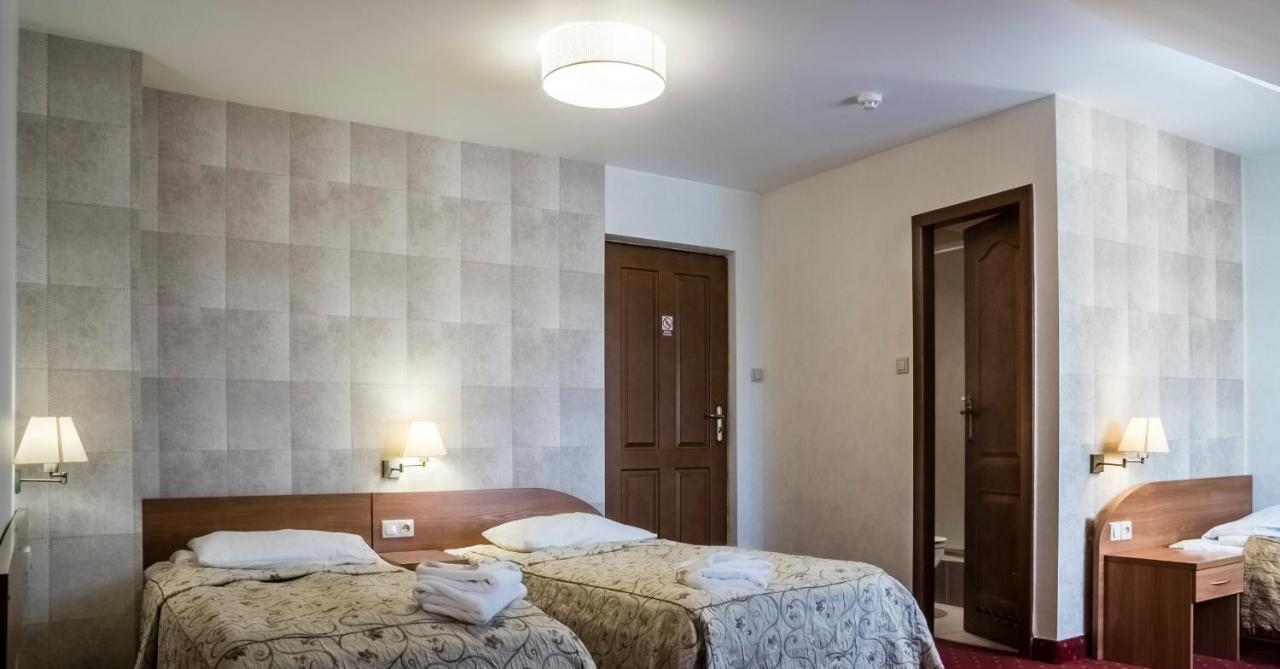 Hotel Karczowka Kielce Buitenkant foto