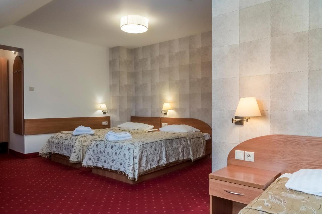 Hotel Karczowka Kielce Buitenkant foto
