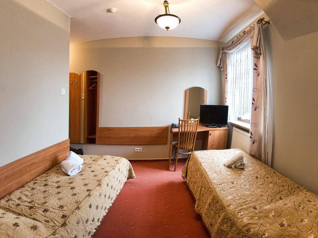 Hotel Karczowka Kielce Buitenkant foto